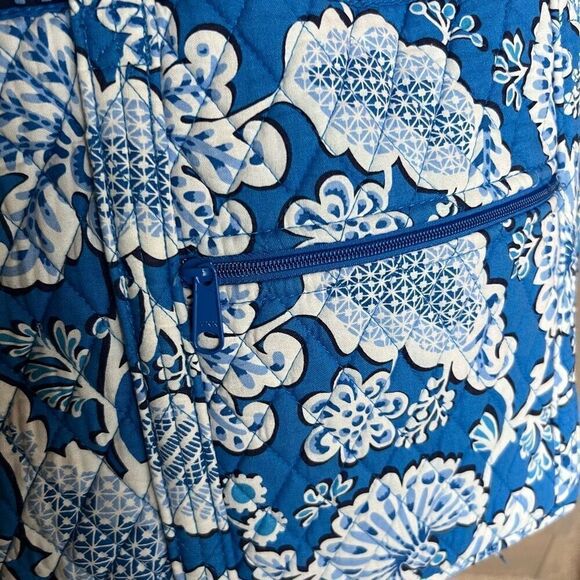 VERA BRADLEY Blue Lagoon X-Large Tote - Picture 8 of 12